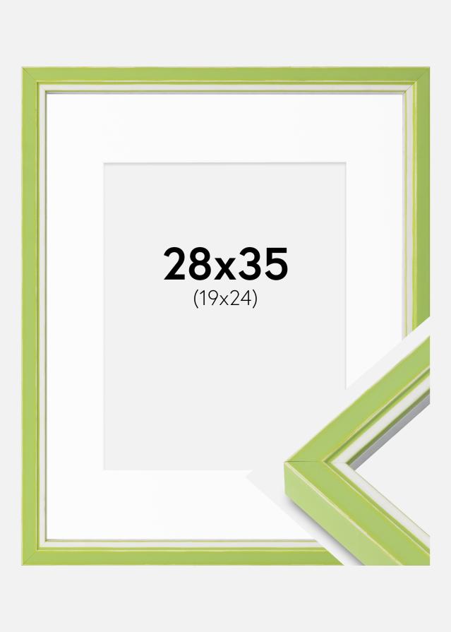 Rāmis Diana Gaiši zaļš 28x35 cm - Paspartu Balts 20x25 cm