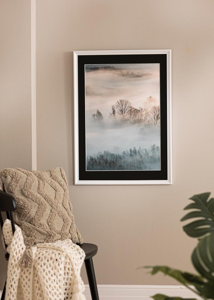 Rāmis Abisko Balts 40x50 cm - Paspartū Melns 27x35 cm